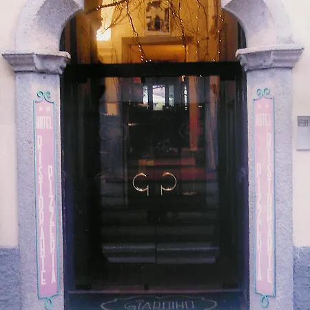 فندق Giardino تْشيرنوبيو