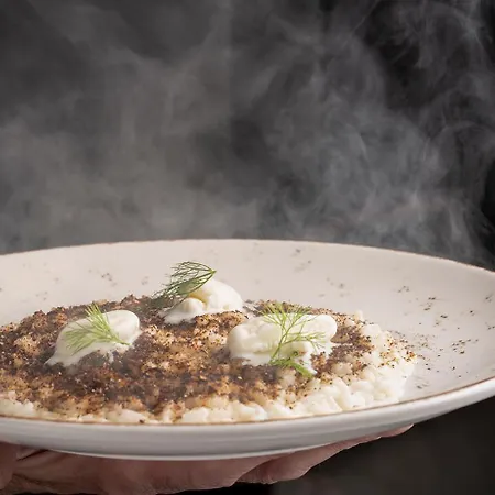 Giardino فندق تْشيرنوبيو